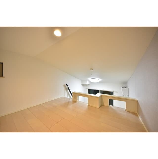 Room image 16