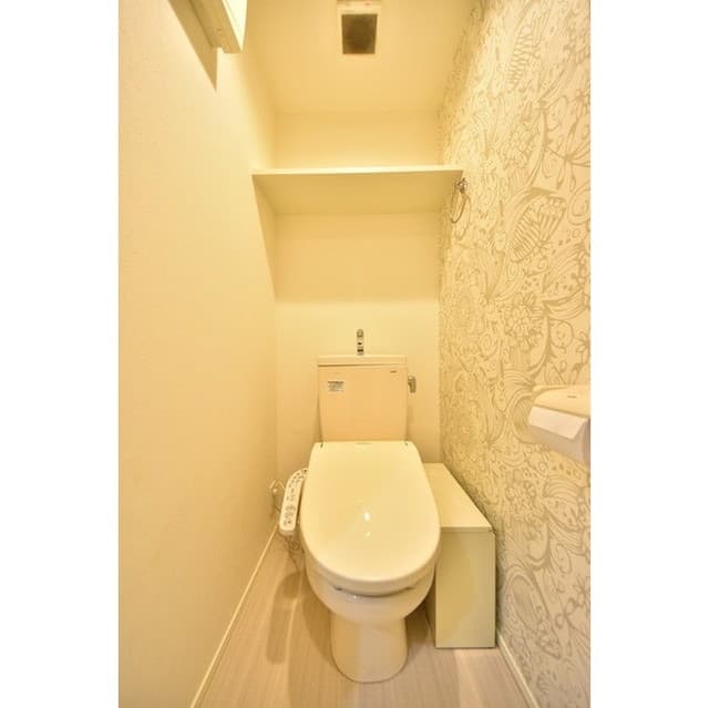 Room image 8