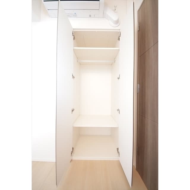 Room image 15