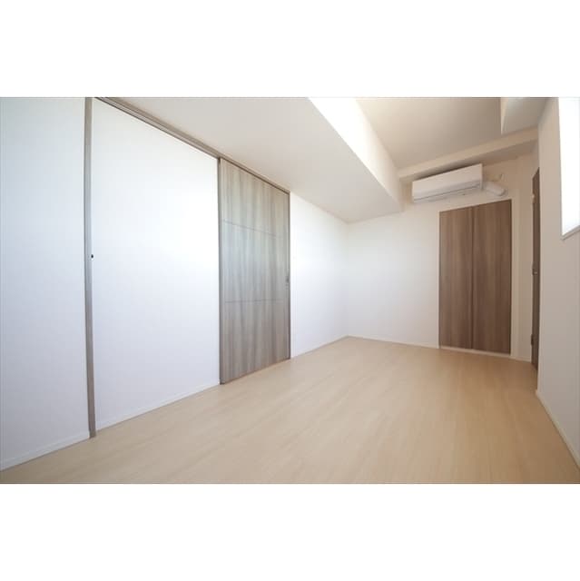Room image 16