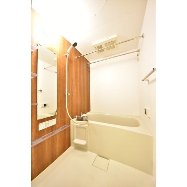 Room image 11