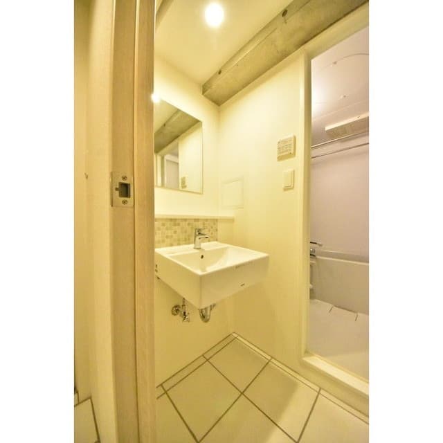 Room image 12