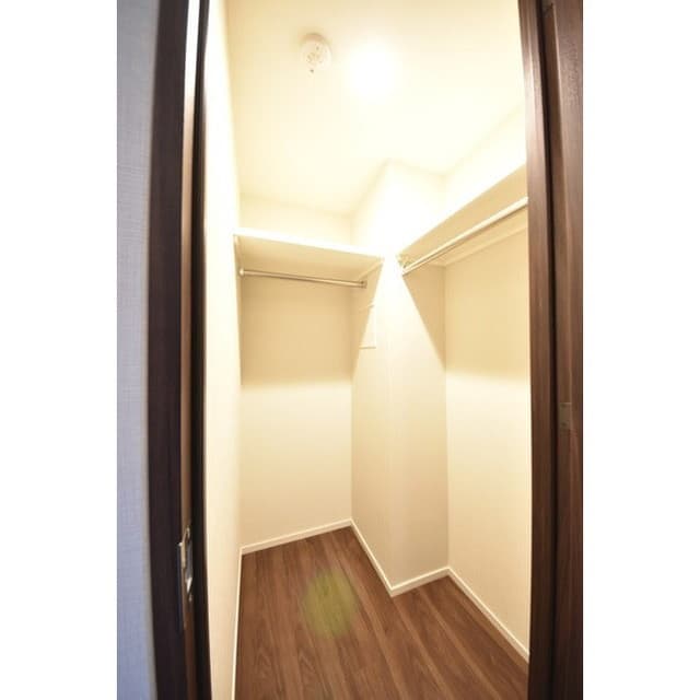 Room image 16