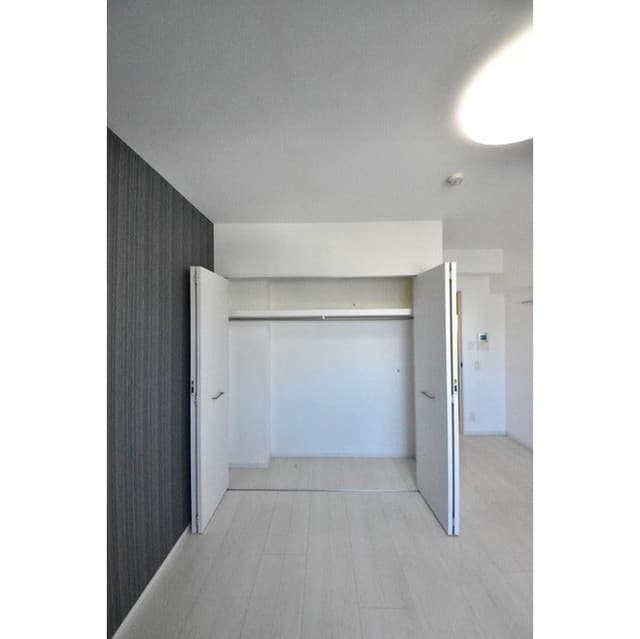 Room image 16