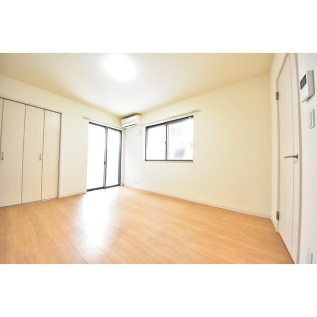 Room image 16