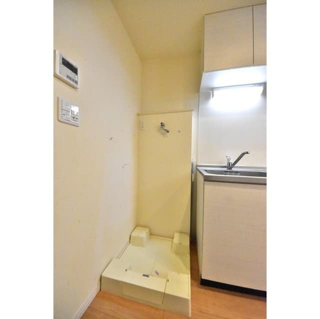 Room image 8