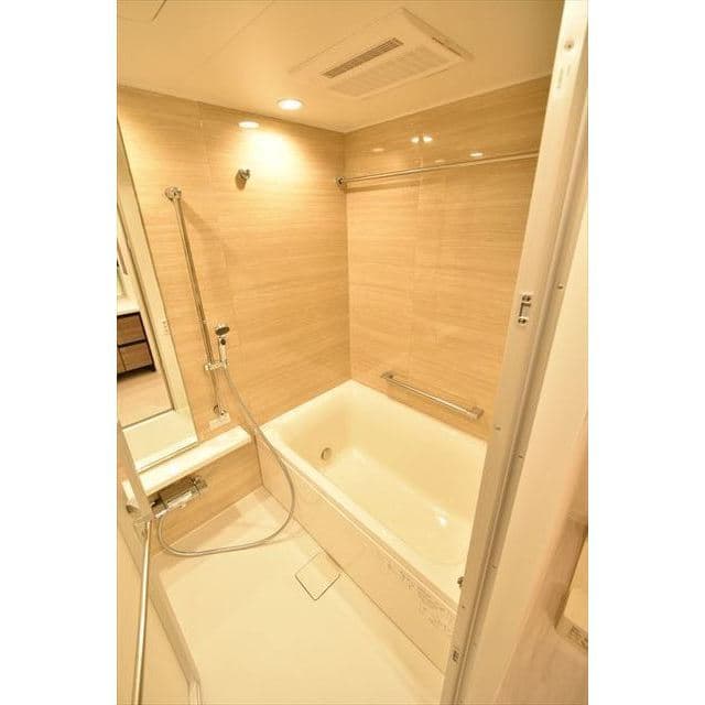 Room image 13