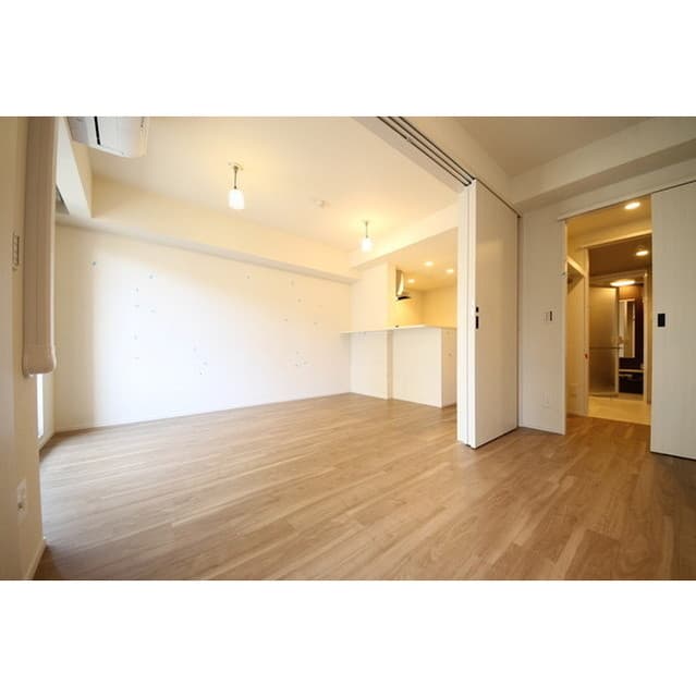 Room image 12