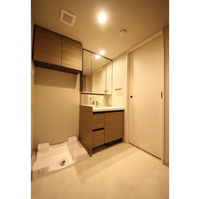 Room image 16