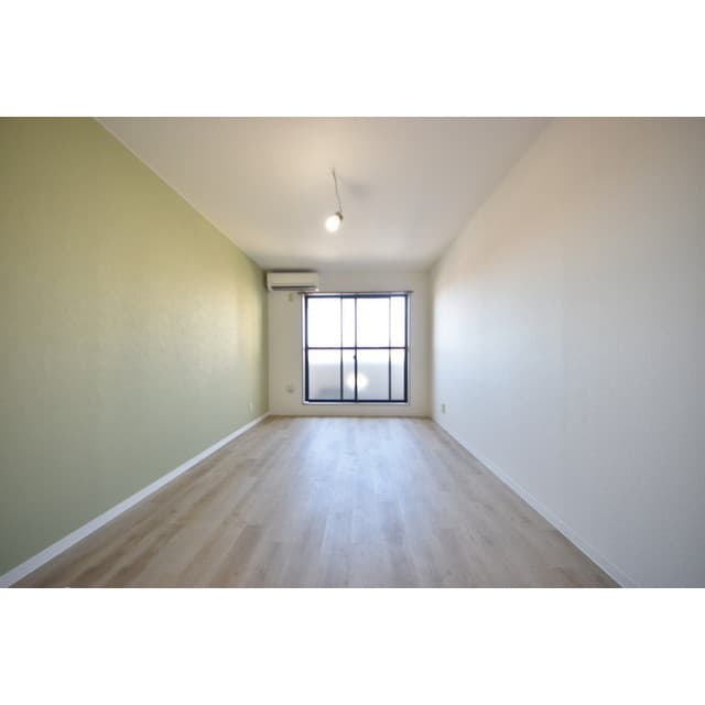 Room image 16