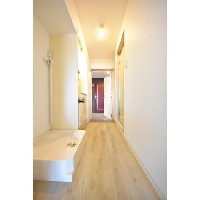 Room image 8