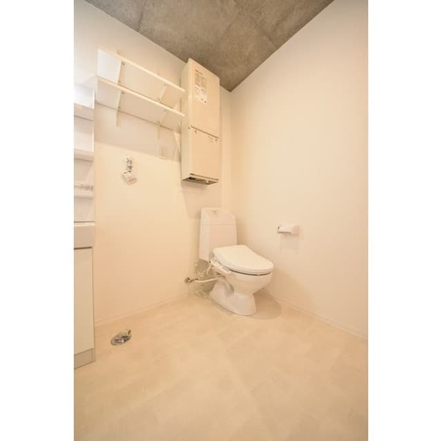 Room image 15