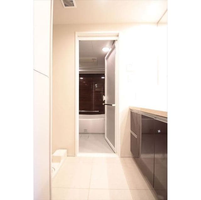 Room image 16
