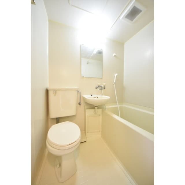 Room image 9