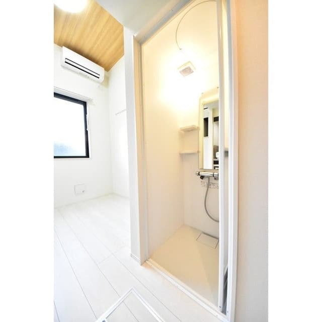Room image 10