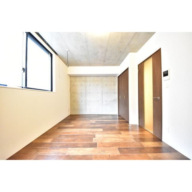 Room image 15