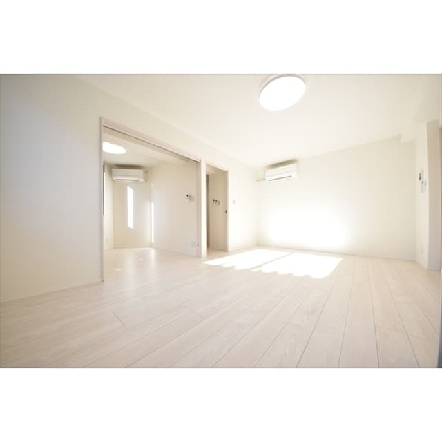 Room image 15