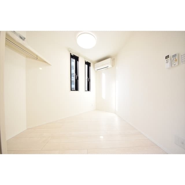 Room image 16