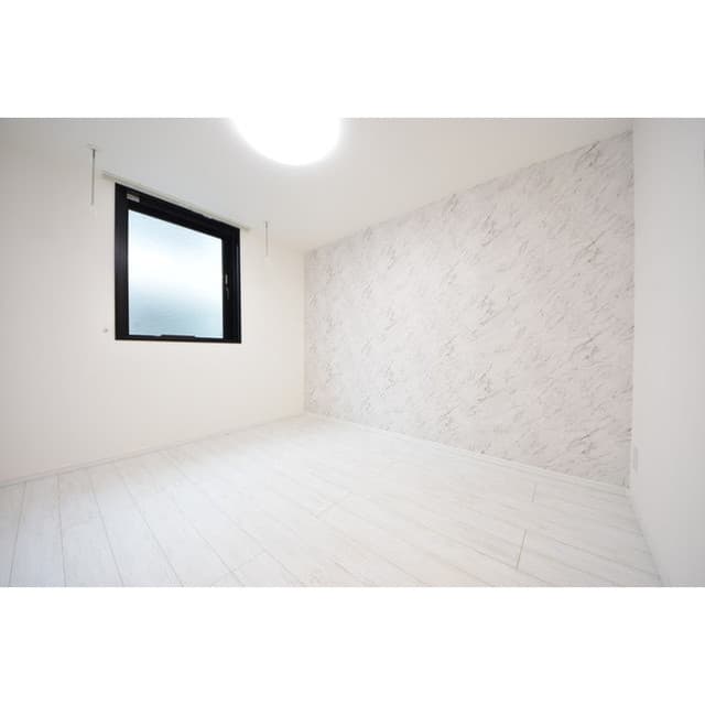 Room image 15