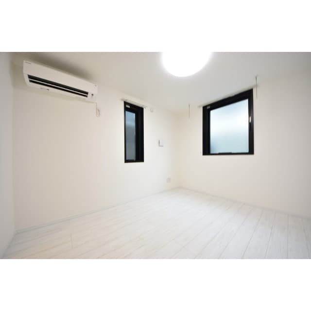 Room image 16