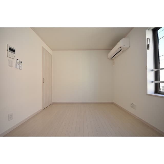 Room image 16