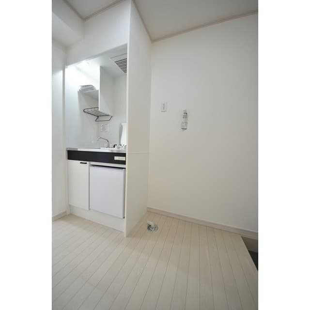 Room image 8