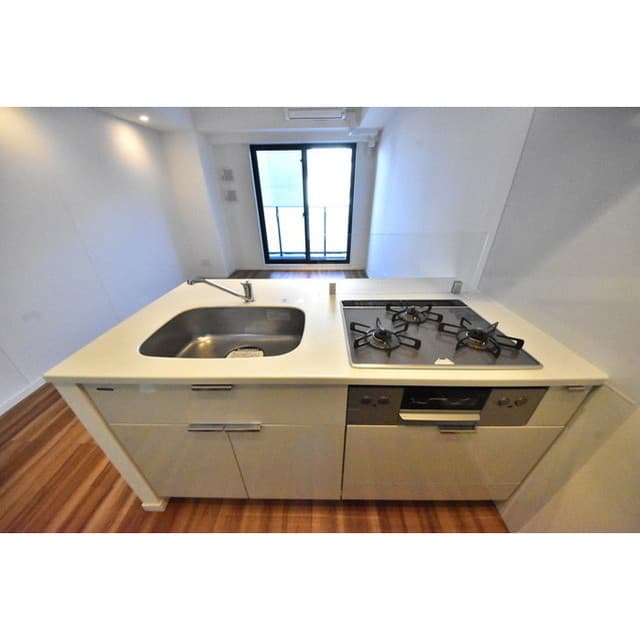 Room image 8