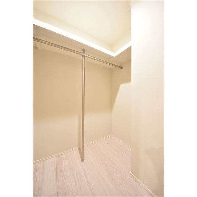 Room image 16