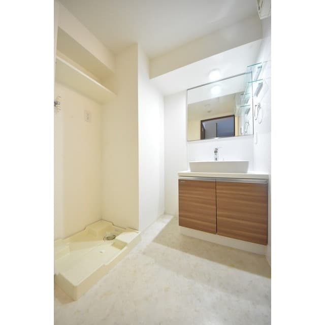 Room image 13