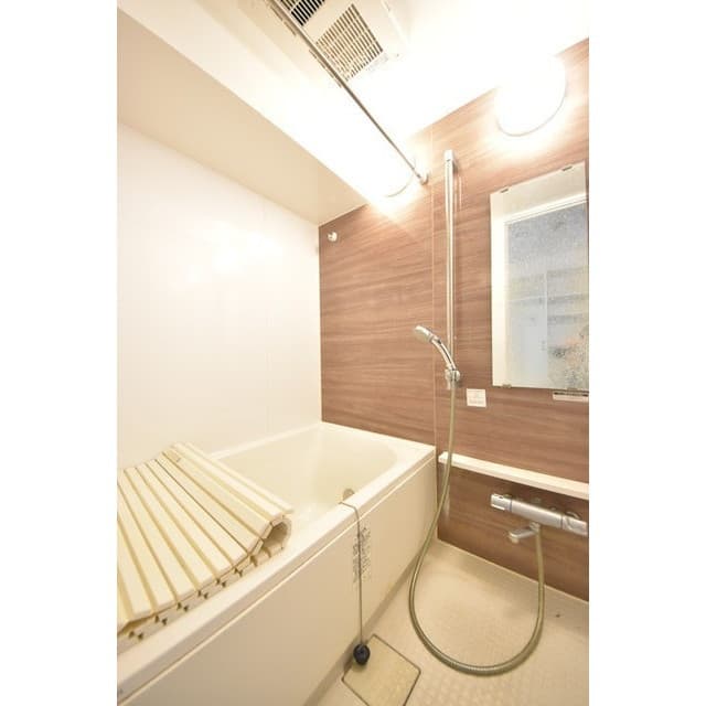 Room image 16