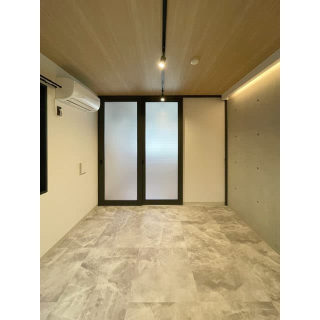 Room image 13