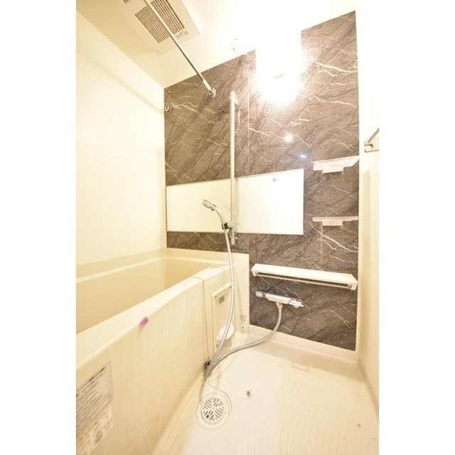 Room image 15