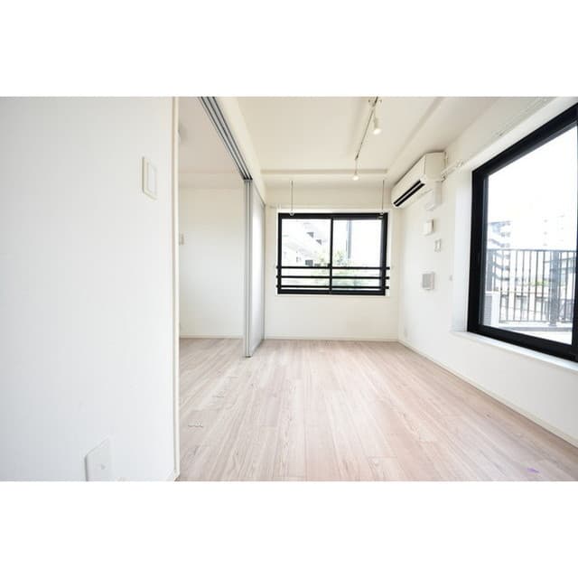 Room image 16