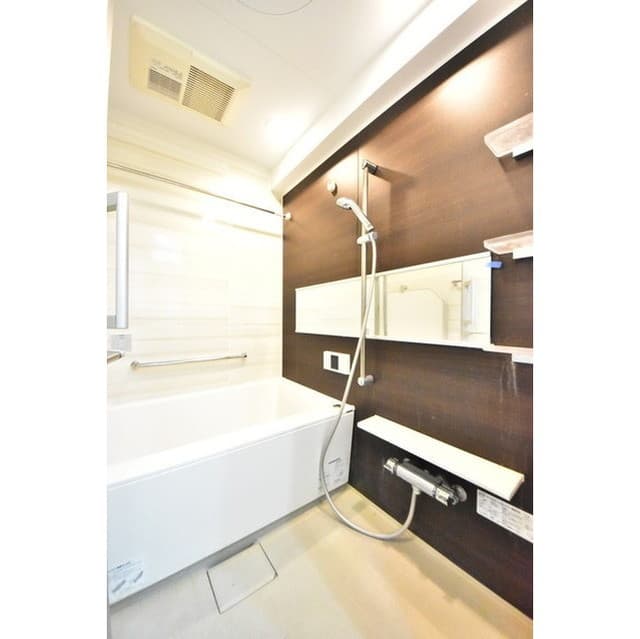 Room image 15
