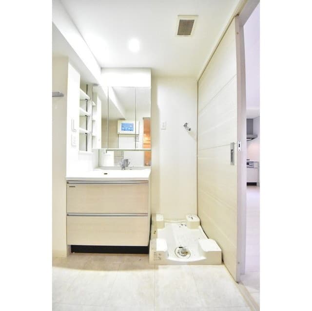 Room image 16