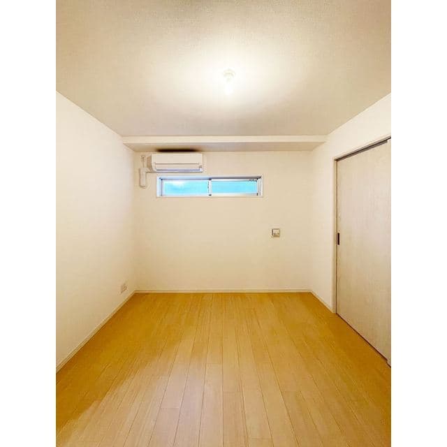 Room image 14