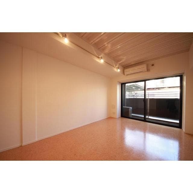 Room image 14