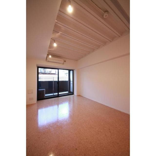 Room image 15