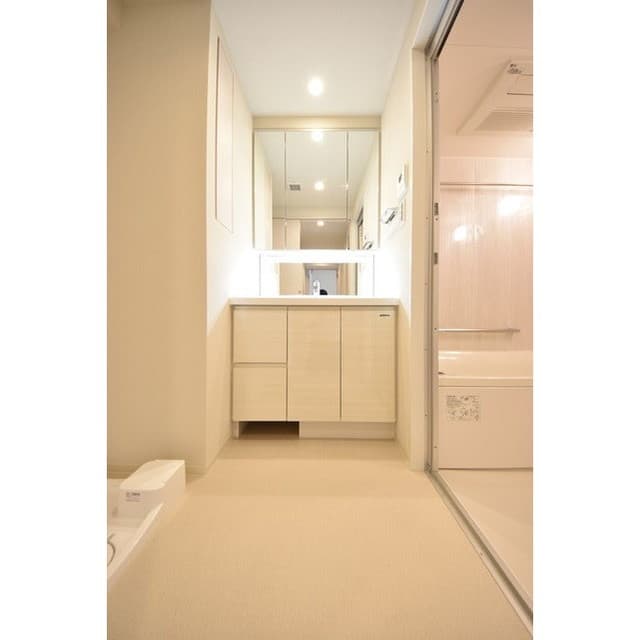 Room image 12
