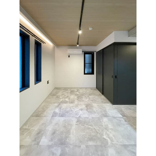 Room image 15