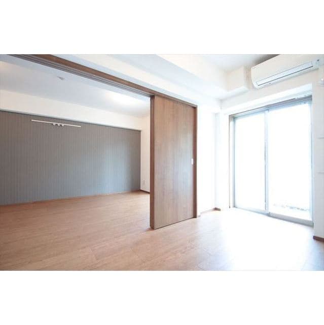 Room image 11