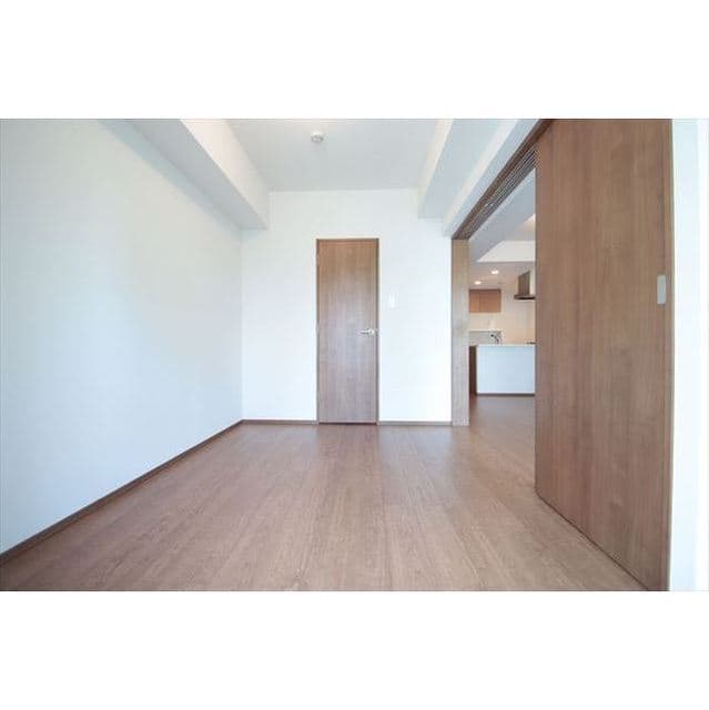 Room image 12