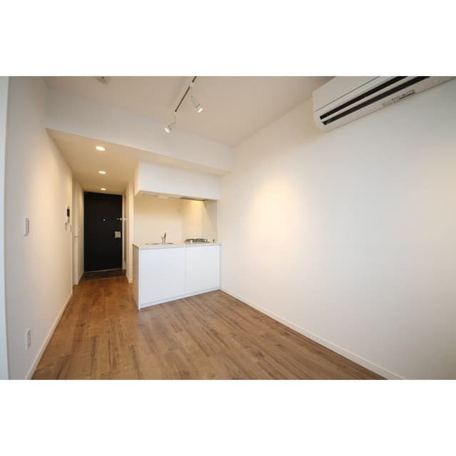 Room image 10