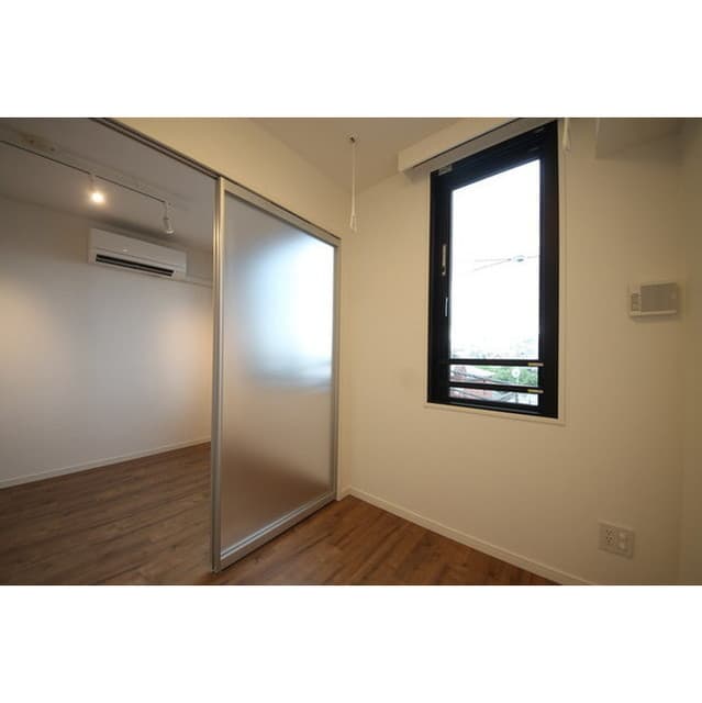 Room image 12