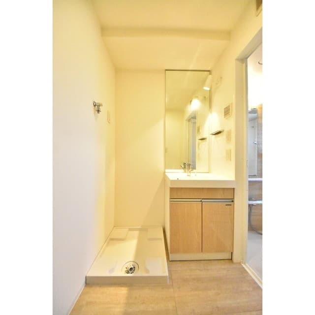 Room image 12