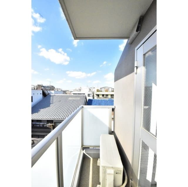 Room image 16