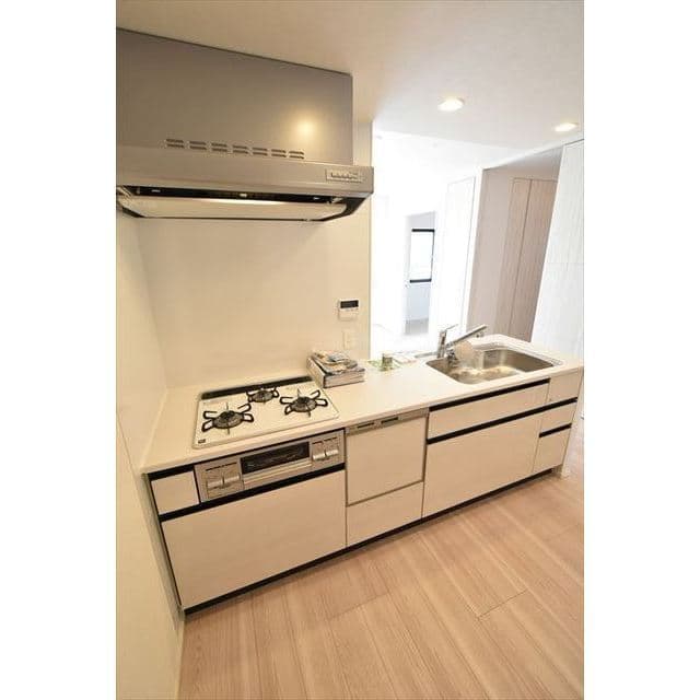 Room image 8