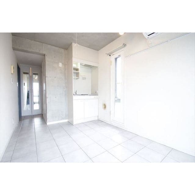 Room image 8