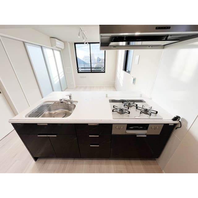 Room image 8