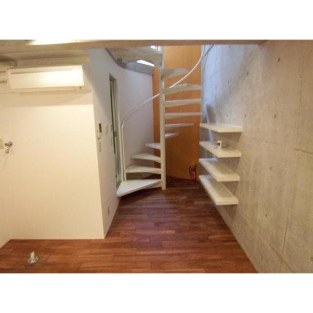 Room image 10